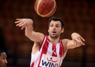 Ο Παπαλουκάς τρέχει με… 200 και συνεχίζει