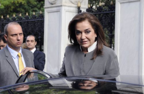 Οι βουλευτές δεν είναι πιόνια, απαντά η Ντ.Μπακογιάννη στη ΝΔ που ζητά πίσω τις έδρες