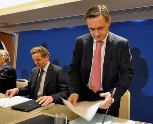 Οκτώ «SOS» στο μπλοκάκι της τρόικας για τον ερχόμενο Φεβρουάριο