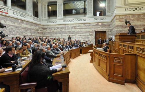 Ενωτικό κλίμα, αλλά και αιχμές στις τοποθετήσεις των βουλευτών της ΝΔ στην ΚΟ