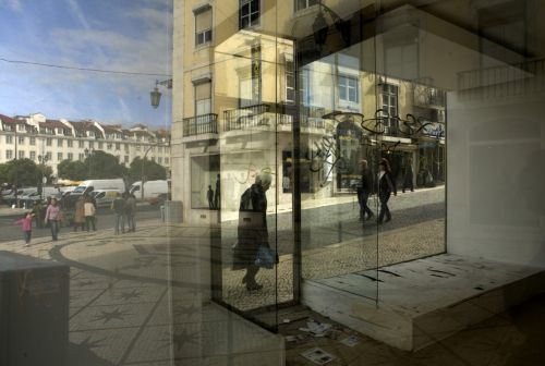 Φόβοι στις αγορές ότι μετά την Ιρλανδία θα ενταχθεί στον μηχανισμό στήριξης και η Πορτογαλία