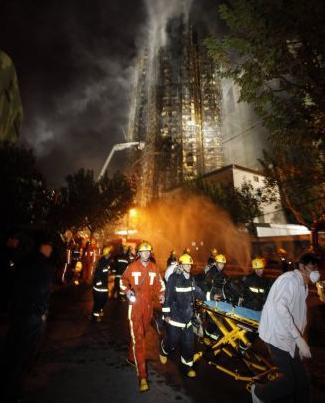 Τέσσερις συλλήψεις για τη μεγάλη πυρκαγιά σε ουρανοξύστη στη Σαγκάη