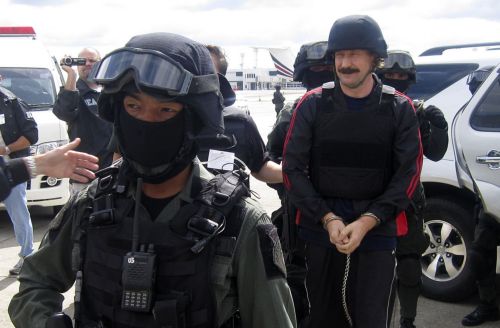 Έφτασε στις ΗΠΑ για να δικαστεί ο Ρώσος «έμπορος του θανάτου» Βίκτορ Μπουτ