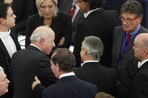 Ένταση επικράτησε στη συνεδρίαση του Ευρωπαϊκού Κοινοβουλίου με αφορμή  την οικονομική διακυβέρνηση