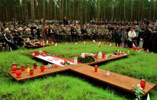 Η ρωσική Δούμα αναγνωρίζει ως σταλινικό έγκλημα τη σφαγή του Κατίν