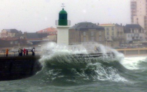 Πρόσκρουση του πλοίου «Νήσος Ρόδος» στο λιμάνι του Πειραιά