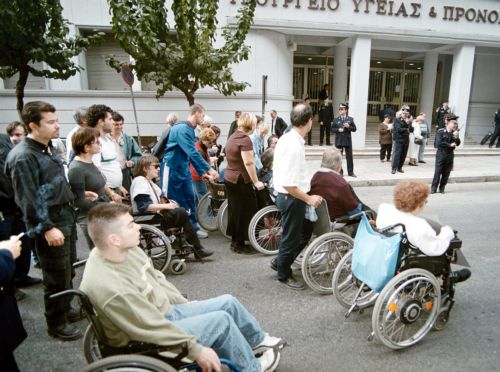 «Δημοσιονομικά επωφελής» η επιστροφή των αναπήρων στην εργασία, λέει ο ΟΟΣΑ