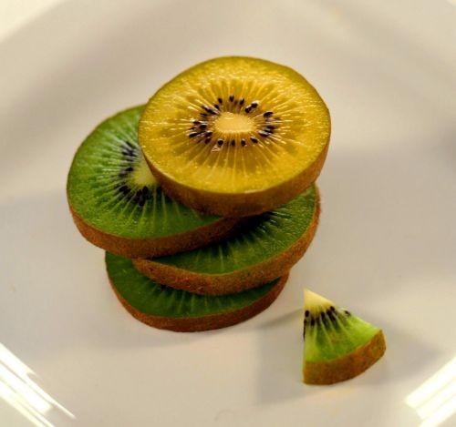 Στην Επιτροπή Ανταγωνισμού καταγγελία για λειτουργία καρτέλ στην αγορά ακτινιδίων