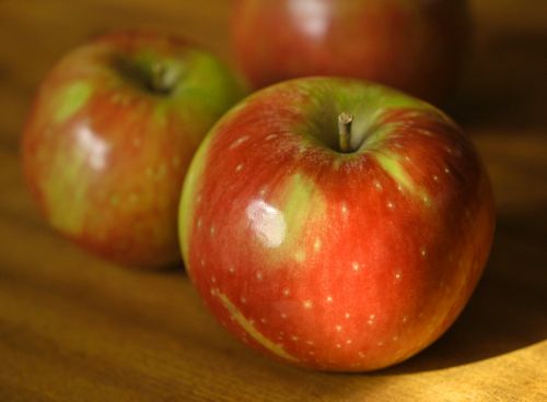 Στο μικροσκόπιο των αμερικανικών αρχών το μεταλλαγμένο μήλο που δεν μαυρίζει