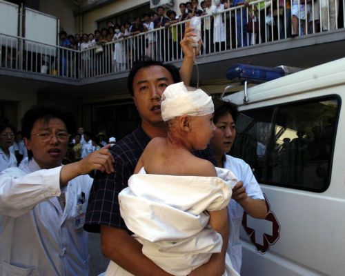 Δεκάδες παιδιά ποδοπατήθηκαν, ενώ κατέβαιναν τη σκάλα του σχολείου τους στην Κίνα