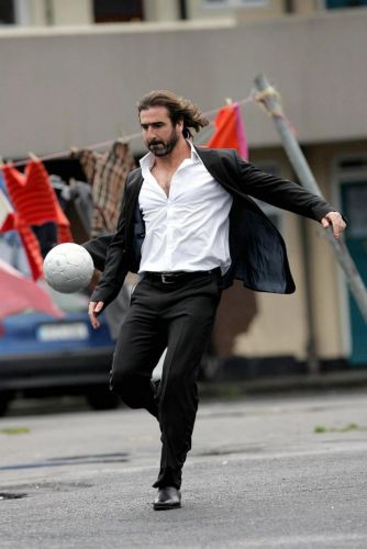 Σε «επανάσταση» κατά των τραπεζών καλεί ο Ερίκ Καντονά