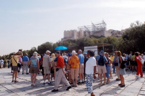 Στη μάχη των «προκρατήσεων» ρίχνεται ο ελληνικός τουρισμός