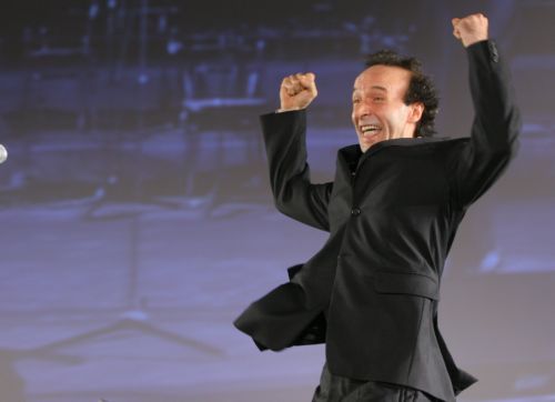 Ο Ρομπέρτο Μπενίνι σατιρίζει τον Μπερλουσκόνι και σπάει τα ιταλικά ρεκόρ τηλεθέασης