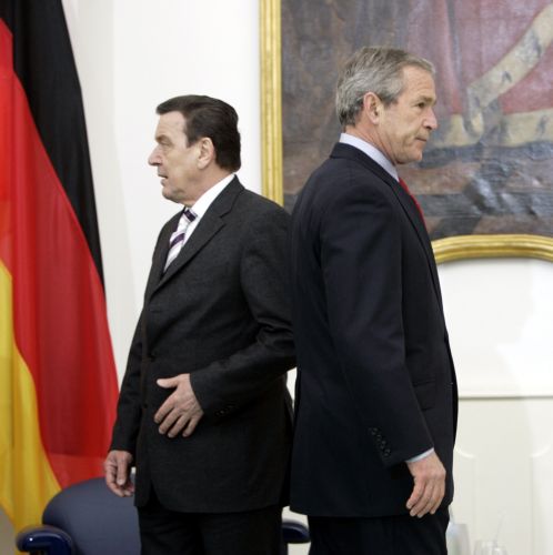 Φουντώνει η κόντρα Μπους-Σρέντερ μέσα από τα απομνημονεύματα του πρώην προέδρου των ΗΠΑ