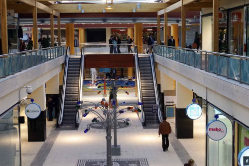 Μείωση 10% στον τζίρο των εμπορικών κέντρων της το 2010, βλέπει η Lamda Development