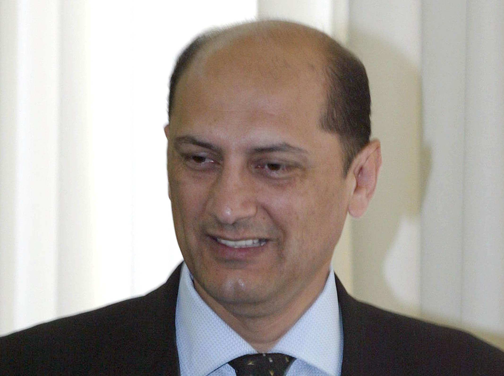 «Στροφή» Μαντούβαλου, στηρίζει Κικίλια και Μιχαλολιάκο στο β’ γύρο