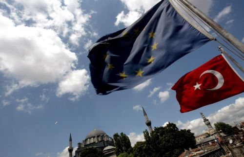 Να ανοίξει λιμάνια και αεροδρόμια στην Κύπρο καλεί την Τουρκία η ΕΕ