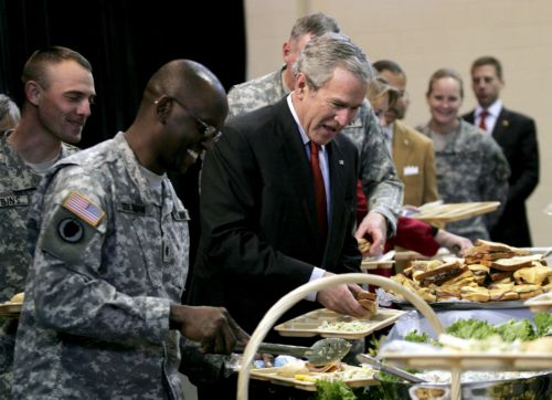 Εικονικό πνιγμό ενέκρινε ο Τζορτζ Μπους, ομολογεί στην αυτοβιογραφία του