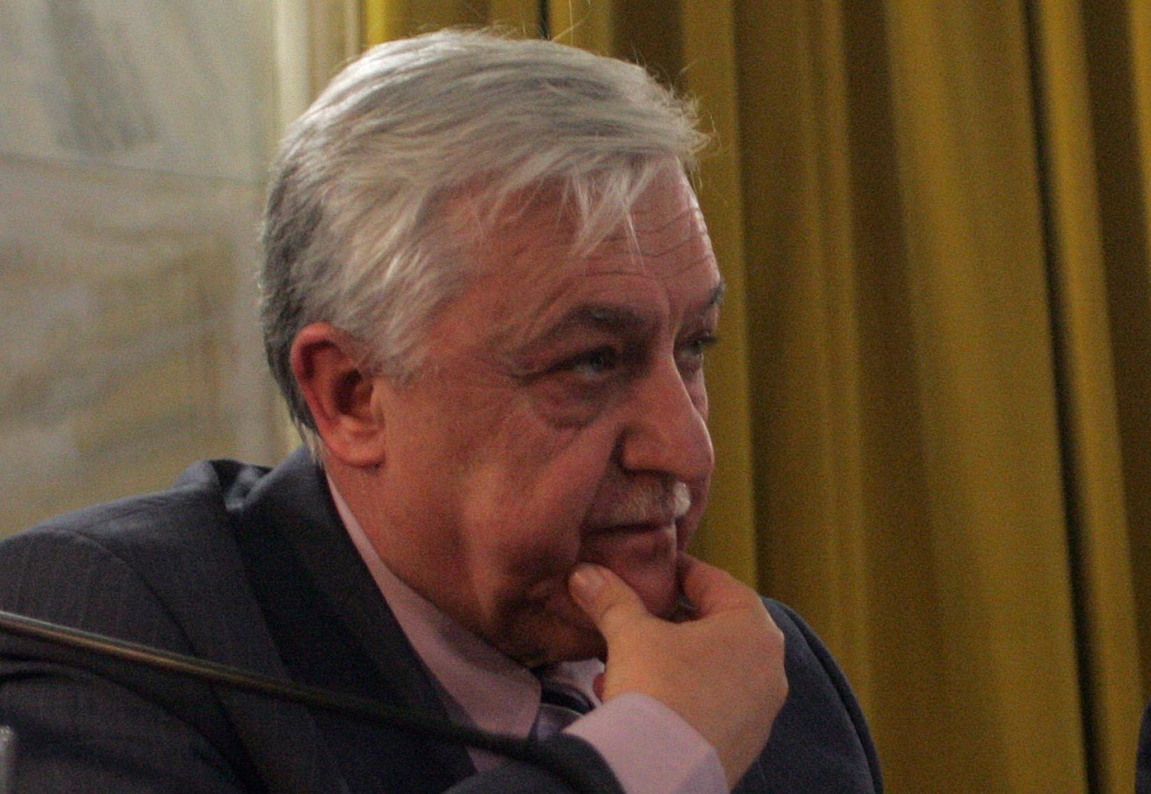 Σε αργό θάνατο η οικονομία, εκτιμά ο Αλ.Παπαδόπουλος και προτείνει μέτρα-σοκ