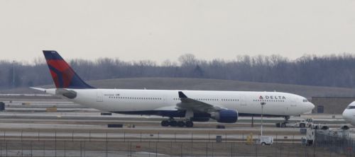 Έρευνα σε επιβατική πτήση της Delta στο Μουμπάι για «ύποπτο» φορτίο