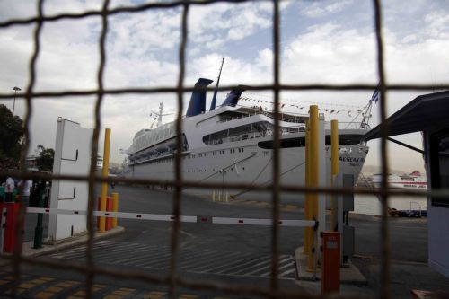 Προβλήματα αναμένονται στα λιμάνια την Τρίτη λόγω απεργίας της ΠΝΟ