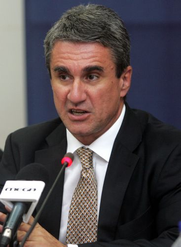 Άμεση εκκένωση κτιρίου στο Λαύριο όπου ζουν μετανάστες ζήτησε ο Ανδρ.Λοβέρδος