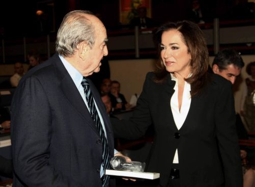 Προτροπή Μητσοτάκη να αναλάβει πρωτοβουλίες ο Κάρολος Παπούλιας