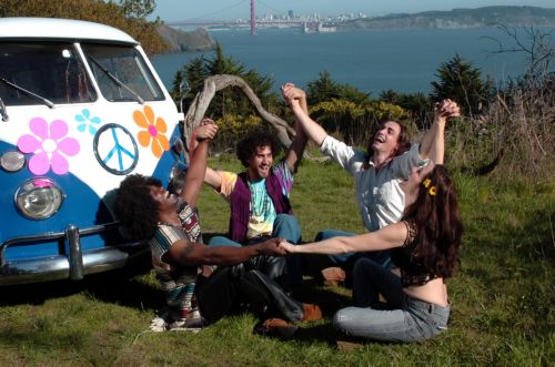 Σαράντα χρόνια μετά, τα παιδιά των λουλουδιών γκρινιάζουν για το σεξ