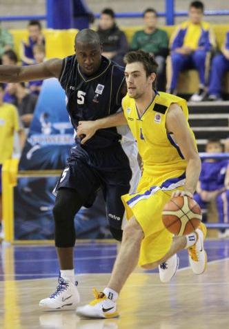 Γλίτωσε τα χειρότερα ο Μάντζαρης