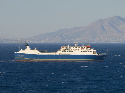 Στον Πειραιά κατέληξε πλοίο που επρόκειτο να μεταφέρει βοήθεια στη Γάζα