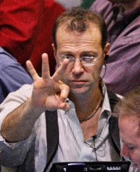 Το μήκος των δακτύλων επηρεάζει το οικονομικό μέλλον του άνδρα