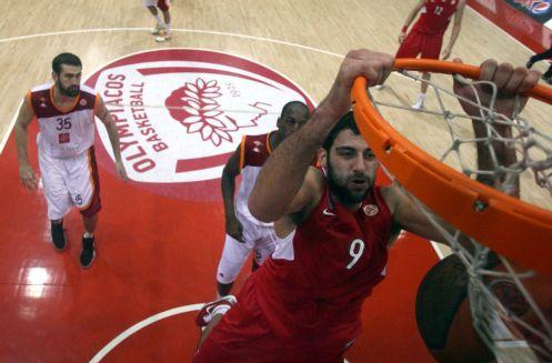 Ο μέτριος Ολυμπιακός νίκησε τη Ρόμα 89-82 και πήρε την πρωτιά