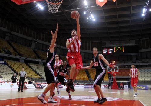 Δύσκολη νίκη του Ολυμπιακού, «διπλό» του Περιστερίου στη Ν. Σμύρνη