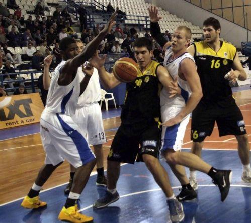 Ο Ηλυσιακός… έσπασε το ρόδι με «διπλό» στη Λαμία