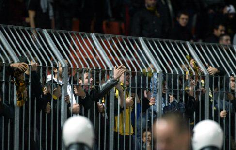 «Επίσκεψη» οπαδών της ΑΕΚ στο ξενοδοχείο που κατέλυσε η αποστολή