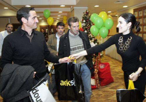 Τα… κάλαντα είπαν οπαδοί της ΑΕΚ στο σπίτι του Χιμένεθ