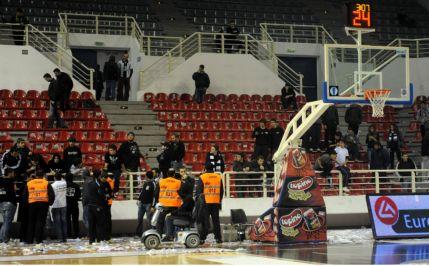 ΠΑΟΚ και Ολυμπιακός δεν… έκοψαν βασιλόπιτα στο γήπεδο παρά τη διακοπή