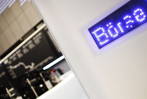 Υποχώρηση στα ευρωπαϊκά χρηματιστήρια και τη Γουόλ Στριτ την Πέμπτη