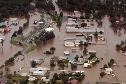 Μαζικά εγκαταλείπουν τα σπίτια τους οι Αυστραλοί, εξαιτίας των πλημμυρών