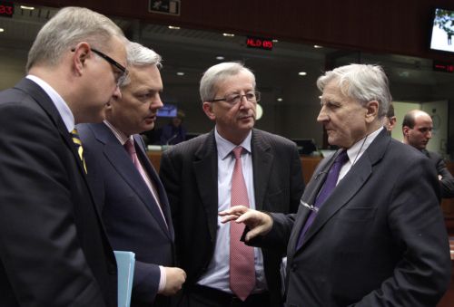 Με νέα υποβάθμιση προειδοποιεί η Standard & Poor’s, έκπληξη εκφράζει το ΥΠΟΙΚ