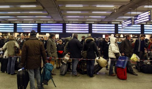 Συνεχίζεται το χάος στα ευρωπαϊκά αεροδρόμια μία ανάσα πριν τα Χριστούγεννα