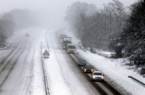 Προβλήματα προκαλεί η σφοδρή κακοκαιρία που πλήττει τη βόρεια Ευρώπη