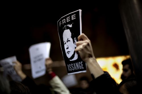 Στο κελί του Όσκαρ Ουάιλντ ο Άσαντζ, μία ημέρα πριν οδηγηθεί ενώπιον δικαστηρίου