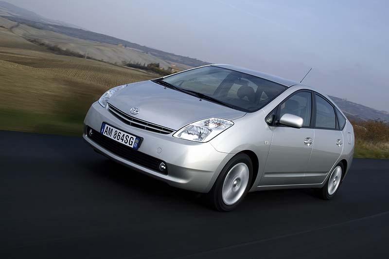 Άτυπη ανάκληση για 650.000 Toyota Prius παγκοσμίως