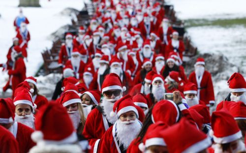 Ο Άγιος Βασίλης έκλεψε το όπλο του φρουρού στα Ανάκτορα της Σουηδίας