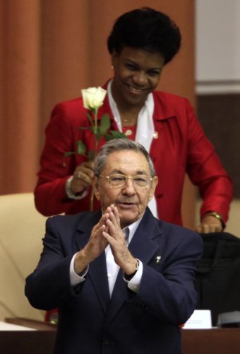 «Ή αλλάζουμε ή βουλιάζουμε» είπε και ο Ραούλ Κάστρο στους Κουβανούς