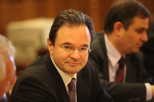 Ανάμεσα σε χρεοκοπία και αντιδράσεις, επιλέγω τις δεύτερες, λέει ο Γ.Παπακωνσταντίνου