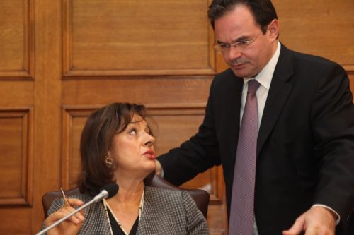 Οι βουλευτές στηρίζουν, αλλά δεν είναι ευτυχείς με τόσα που συμβαίνουν, λέει η Βάσω Παπανδρέου