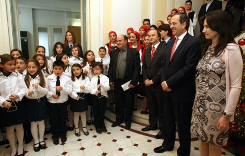 Κάλαντα και ευχές στους πολιτικούς αρχηγούς