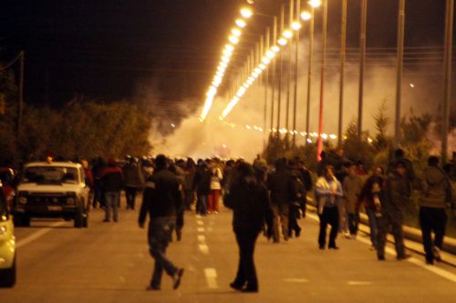 Συγκρούσεις αστυνομικών-κατοίκων στην Κερατέα για τον υπό κατασκευή ΧΥΤΥ